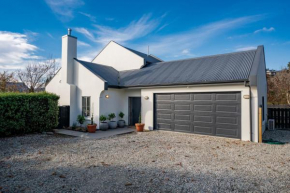 Meadowstone Escape - Wānaka Holiday Home